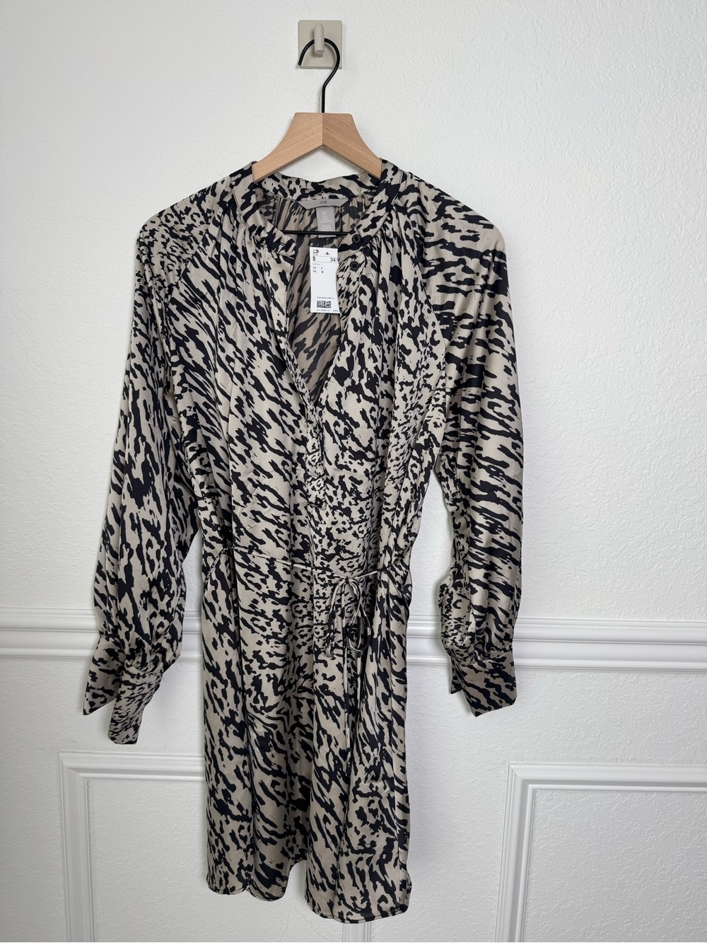 NWT H&M Animal Print Satin Belted Mini Long Sleeve Dress Size L